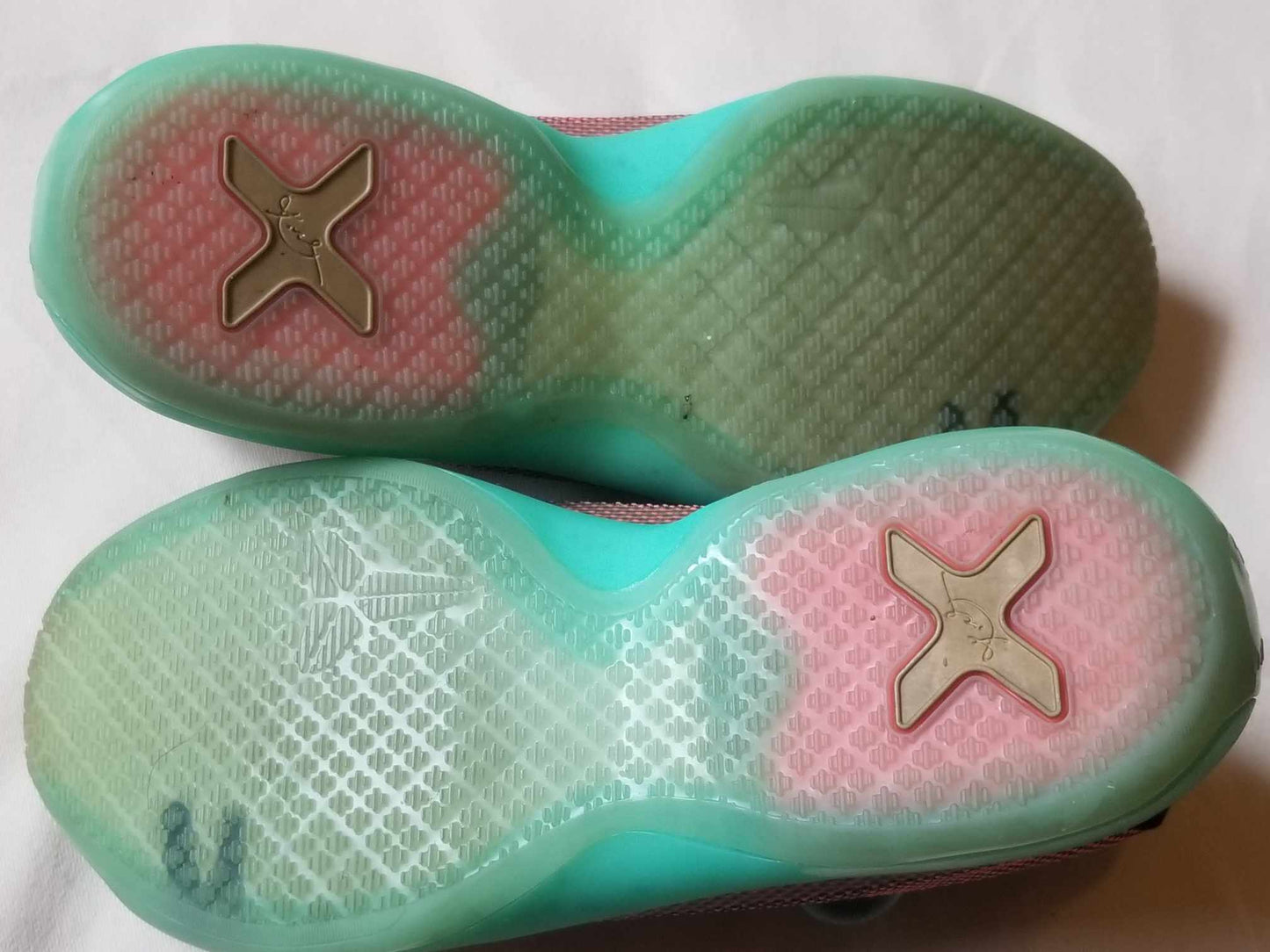 Nike Kobe X (10) GS 'Easter' - Hot Lava/Sunset Glow - Size 5.5Y. BIG KIDS/WOMEN. PRE OWNED