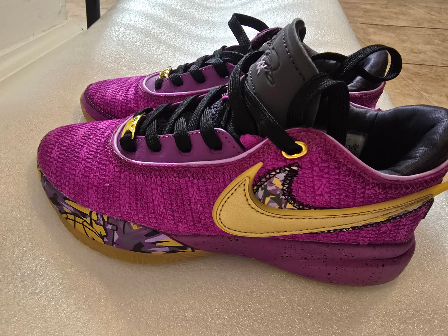 Nike LeBron 20 GS "Young Heirs" – Vivid Purple/Metallic Gold Size 6y_Big kids/ women.Pre owned