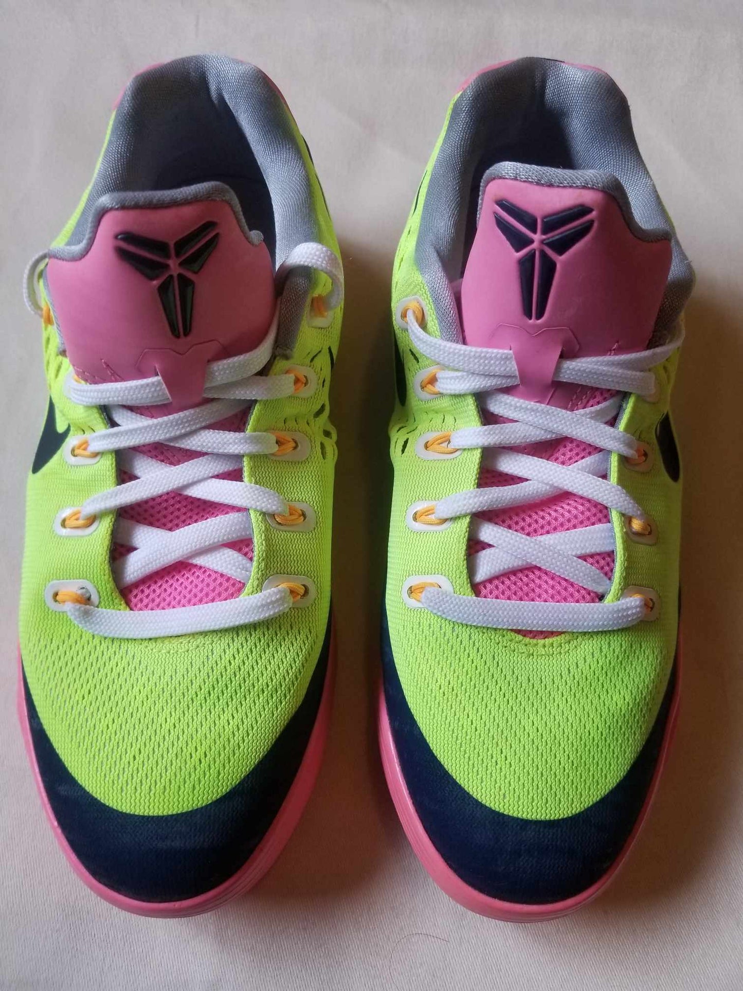Nike Kobe 9 EM GS "Volt Pink Glow" – Size 5.5Y Big kids/women (Women’s 6.5-7)