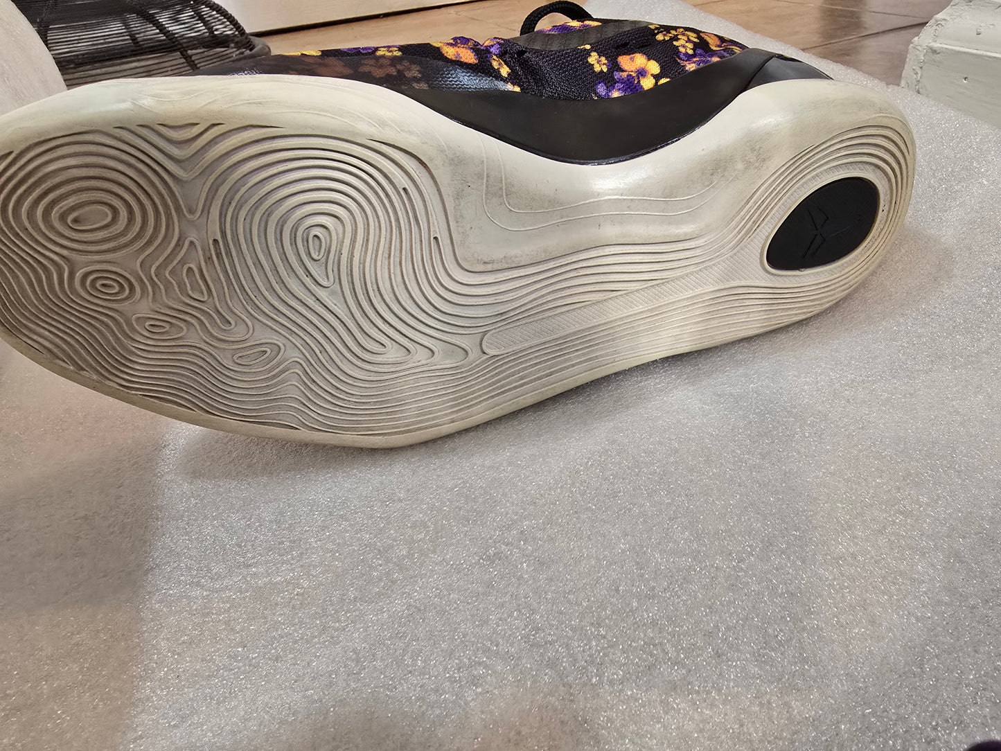 Nike Kobe Bryant "9 em floral" size 5.5y Big Kids/Women. Color black,yellow, and purple. PRE-OWNED