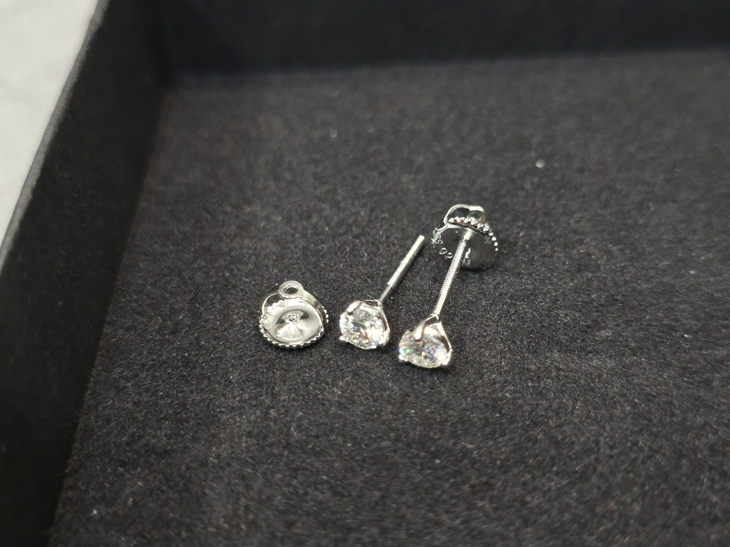 925 Sterling Silver Moissanite Screwback Earrings 0.44 CTW(5mm)VVSD COLOR. Luxury!