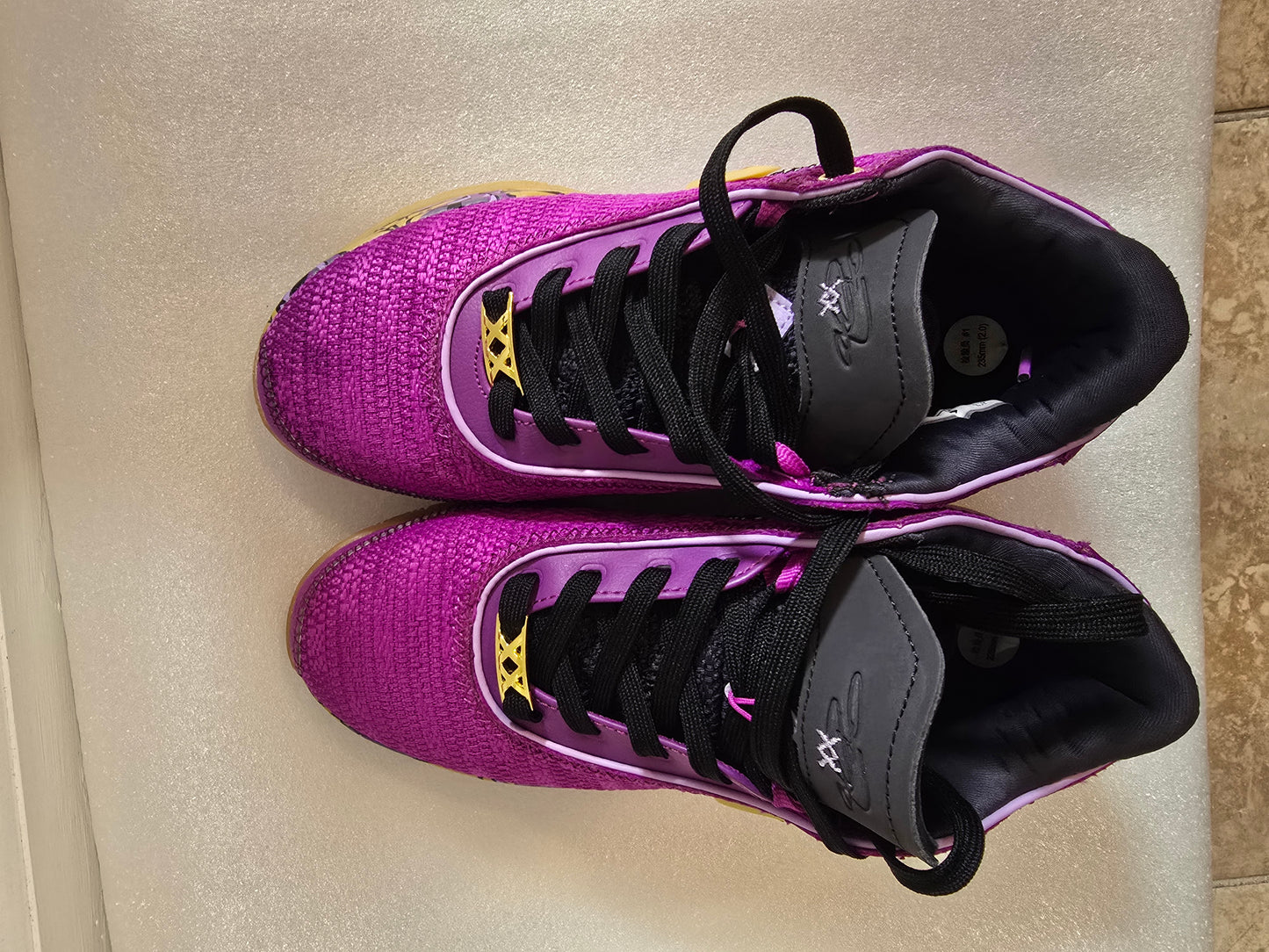 Nike LeBron 20 GS "Young Heirs" – Vivid Purple/Metallic Gold Size 6y_Big kids/ women.Pre owned